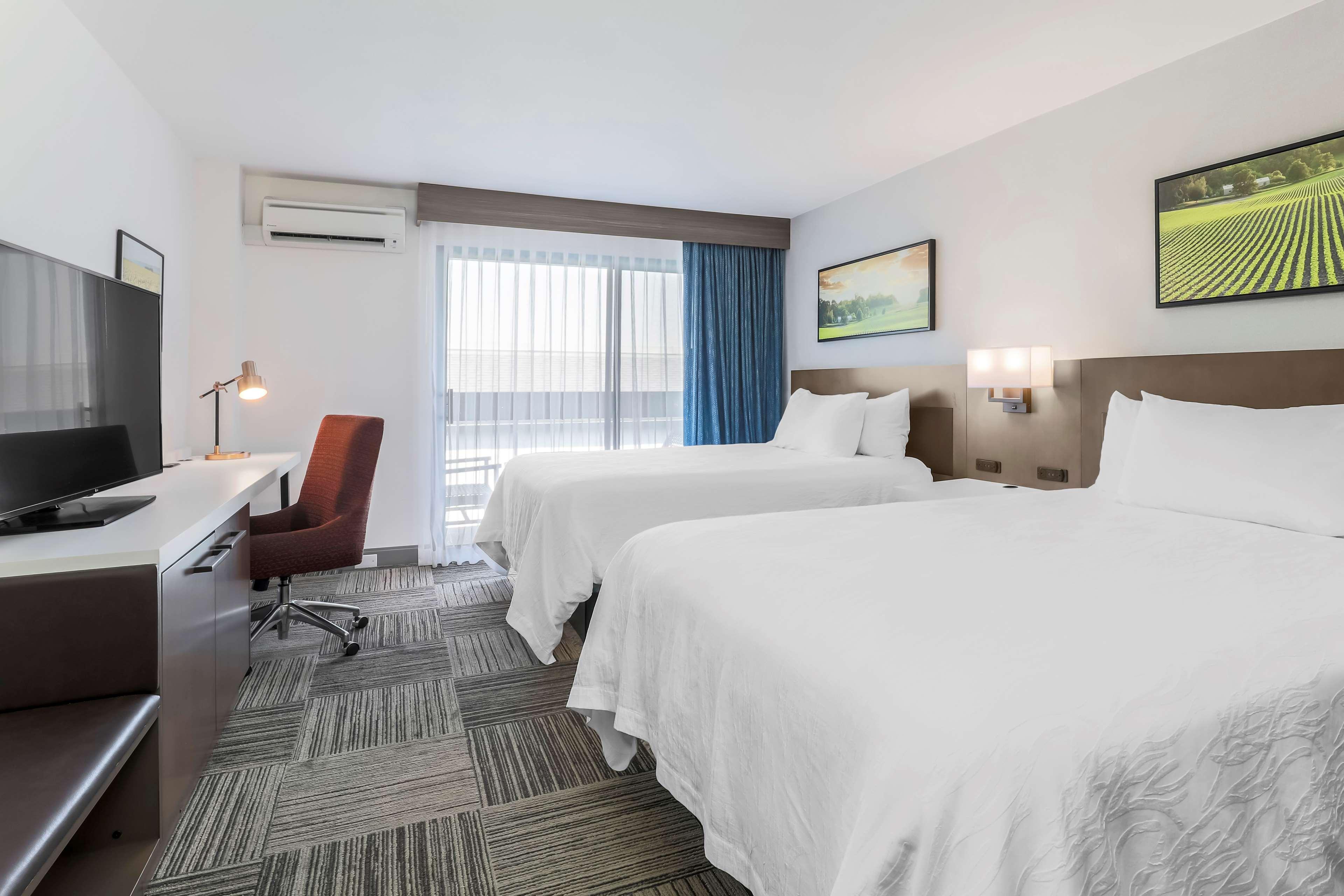 Hilton Garden Inn Davis Downtown Exteriör bild