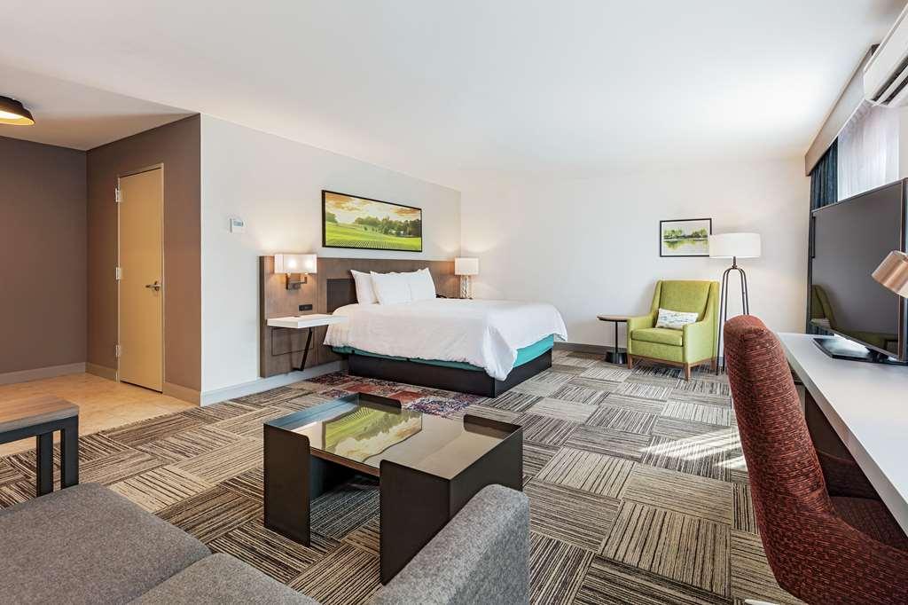 Hilton Garden Inn Davis Downtown Rum bild